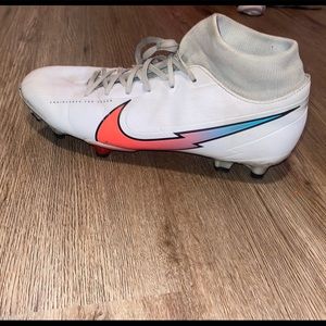 White Nike Soccer Cleats, Size 7.5